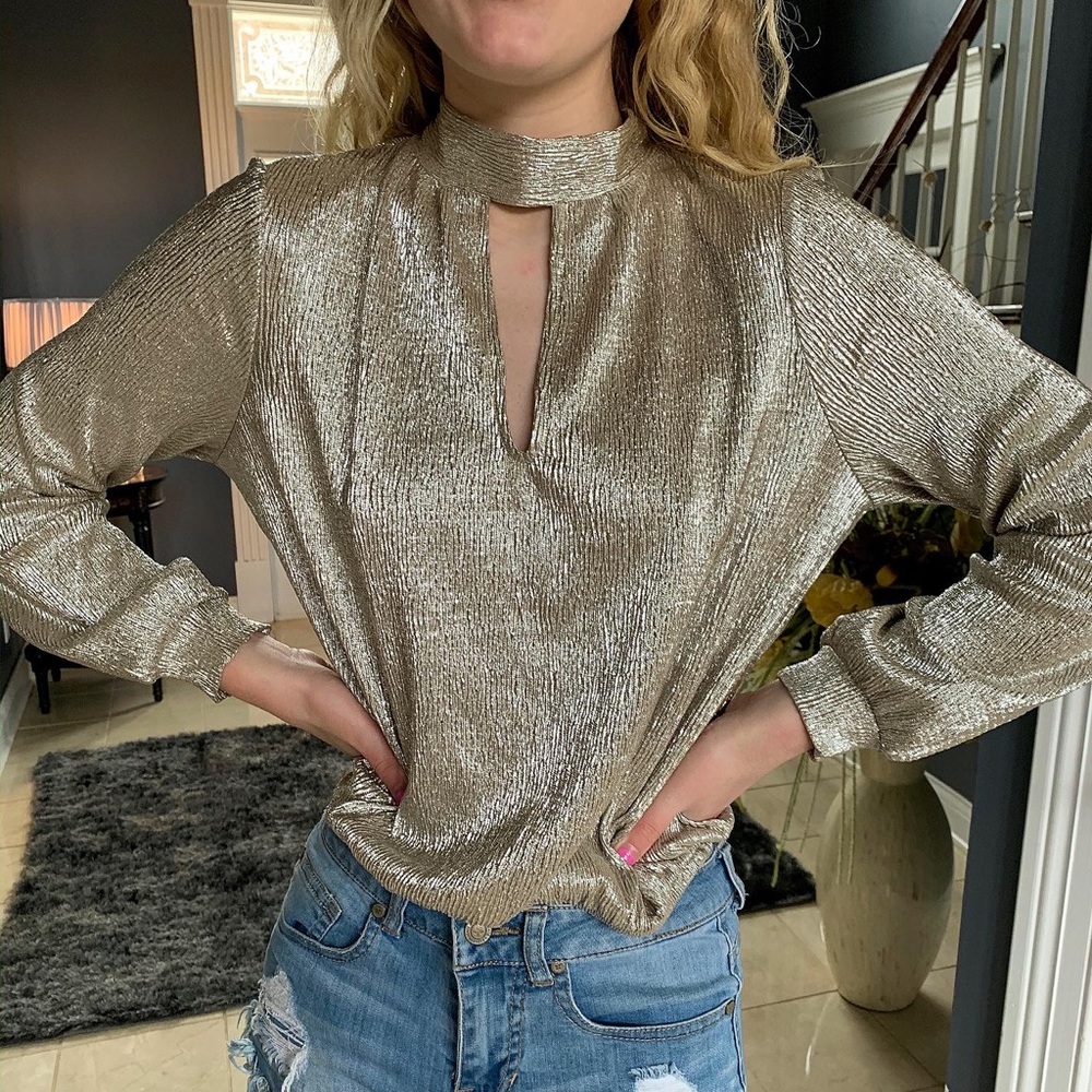 Gold shimmer top!